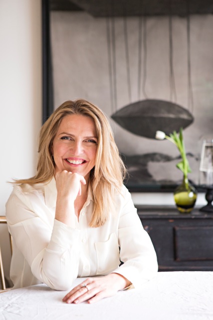 En bild som visar person, Människoansikte, leende, klädselAI-genererat innehåll kan vara felaktigt.