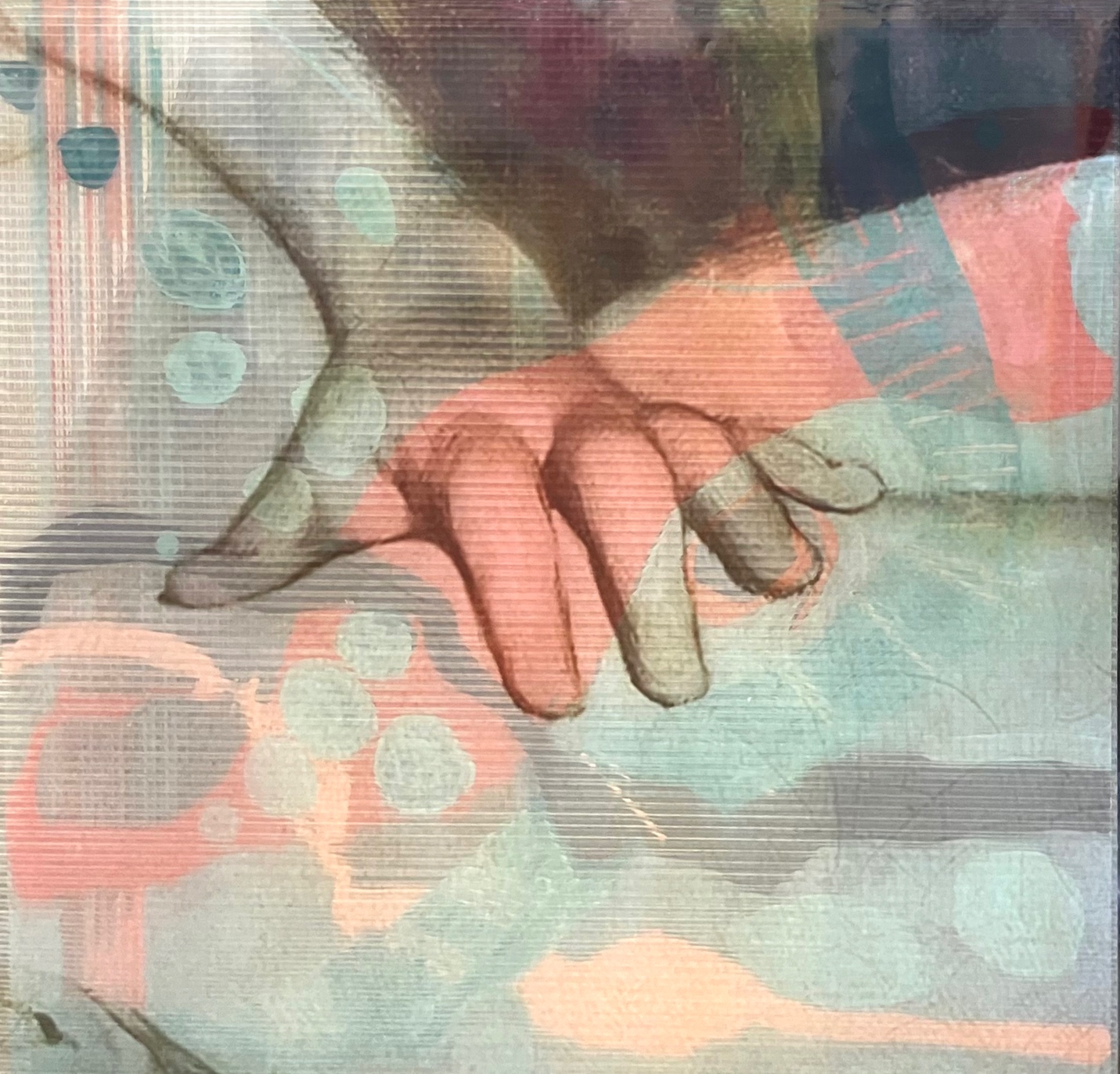 A close up of a hand

Description automatically generated